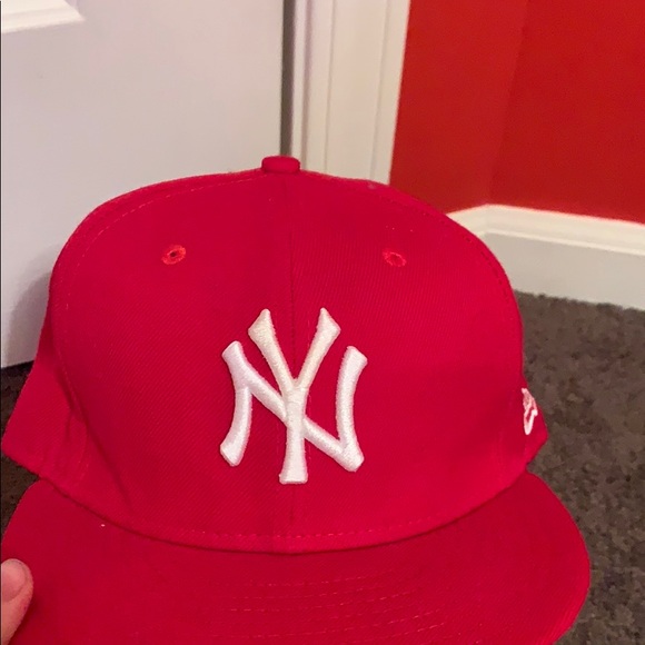 red yankees cap